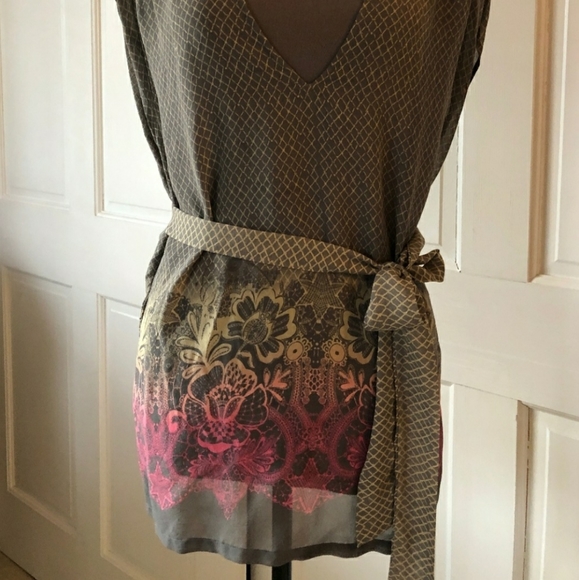 Flounce Silk sleeveless blouse - Picture 8 of 8